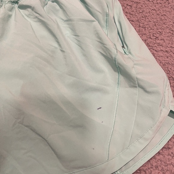 Lululemon Track That Mid-Rise Lined Short 5"
Wild Mint size 4 - Picture 3 of 7